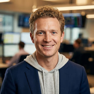 Ryan Brooks, Analis Trading Utama di Kokoh Milikarta
